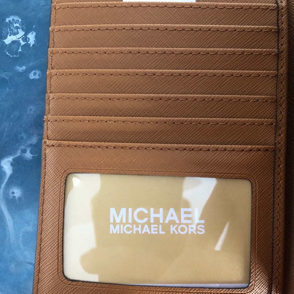 Michael Kors Passport Case/Wallet - Picture 7 of 8